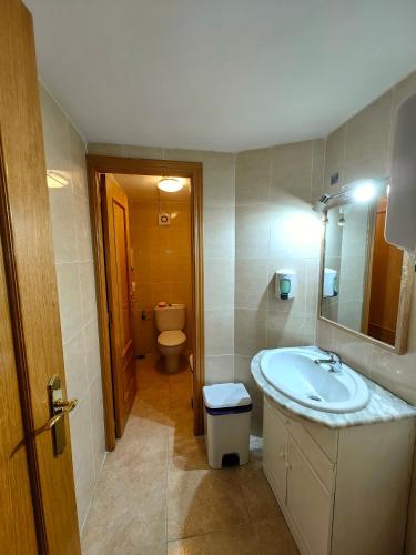 Single Room image 10