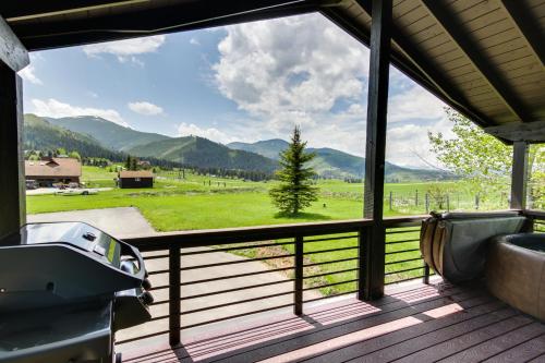 Stunning Gallatin Gateway Mountain Retreat! in 加拉廷蓋特韋