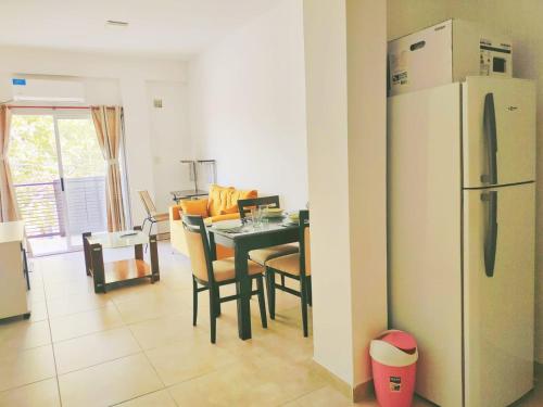 departamento de 2 ambientes de 55 m2 AL FRENTE CON BALCON, INCLUYE COCHERA