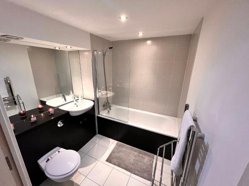 Well connected Birmingham City centre apartment with secure parking, Birmingham (fotografie 9)