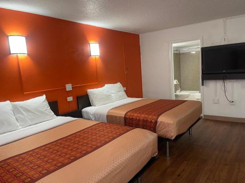 Regal 8 Inn & Suites Regal 8 Inn & Suites