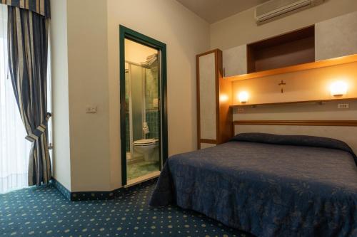 Hotel River fronte mare con piscina in Rimini