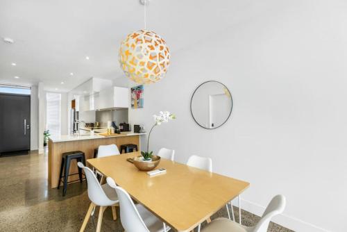 المرافق, Hobsonville Point Enchanter with Parking and Wi-fi in هوبسونفيلي
