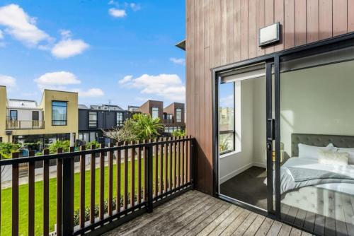 منظر, Hobsonville Point Enchanter with Parking and Wi-fi in هوبسونفيلي