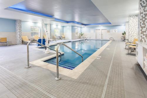 Holiday Inn Express & Suites Williamsburg an IHG Hotel - image 10
