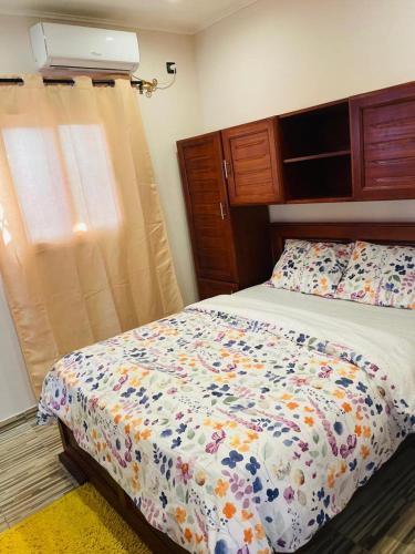AS Guest House in Либревиль