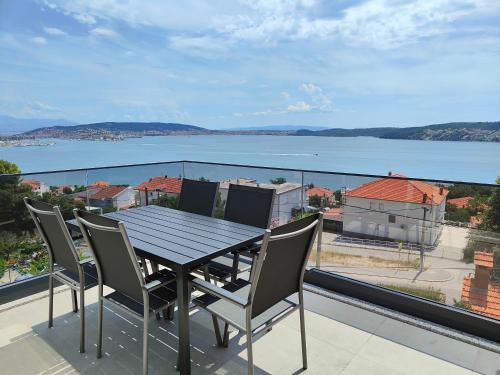2 bedrooms, 3 beds