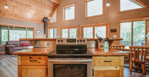 Paradise View Log Cabin in Nashville, USA