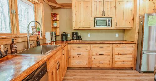 Paradise View Log Cabin in Nashville, USA