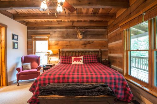 Deer Dance Log Cabin in Nashville, USA