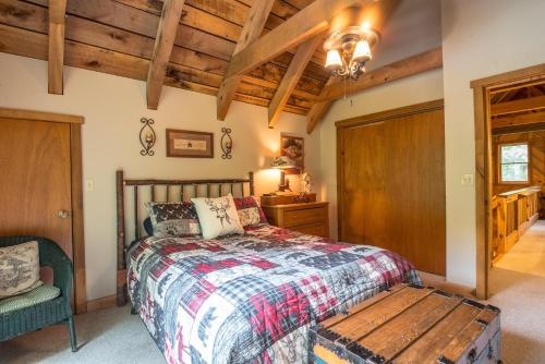 Deer Dance Log Cabin in Nashville, USA