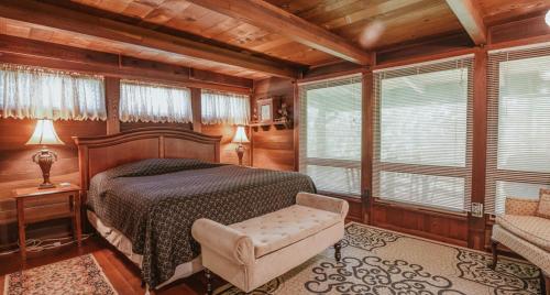 Redwood Lake Cabin in Nashville, USA