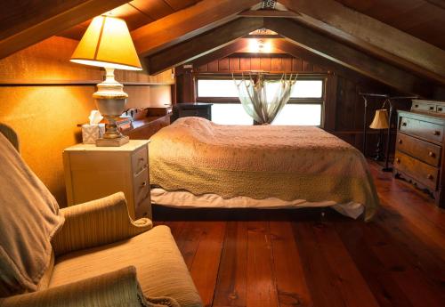 Redwood Lake Cabin - image 9