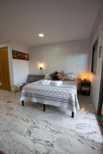 1 queen bed