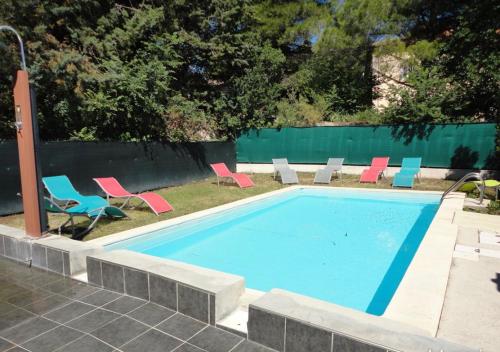 Jolie Studio avec cuisine 1 lit double et 1 lit simple piscine et parking gratuit