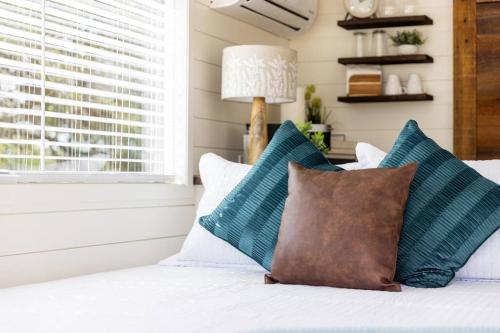 New The Wildflower Cozy Container Home in Fredericksburg, USA