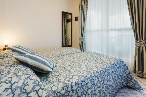 Aparthotel Holiday - image 9