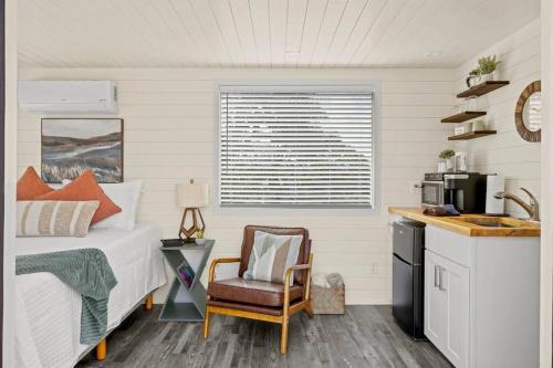 New The Sunset Luxury Container Home in Fredericksburg, USA