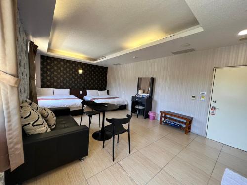 room detail thumbnail 1
