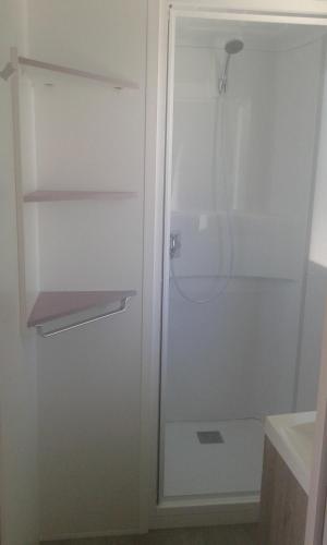 1 double bed, 2 twin beds