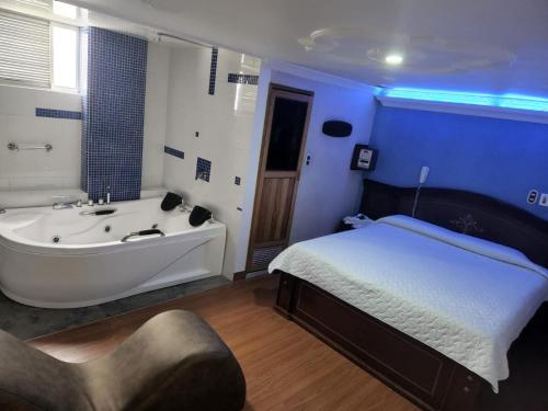 Motel Piramides De Cristal – Bogota, NY