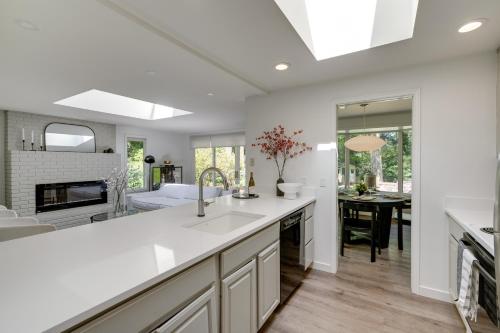Modern Home 3 Miles to Woodinville Wine Country! - image 9