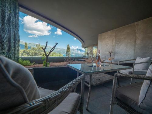 Deluxe Double Room with Balcony and Sea View image 3
