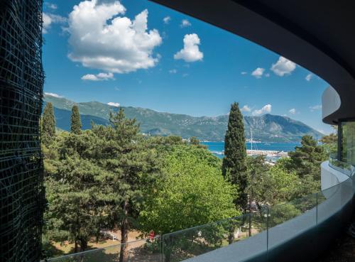 Deluxe Double Room with Balcony and Sea View image 8