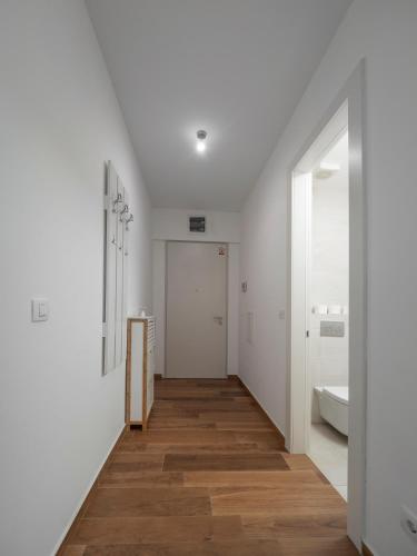 Deluxe Double Room with Balcony and Sea View image 7