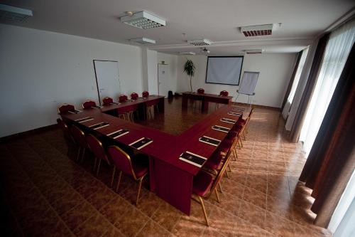 Canada Hotel Budapest - image 2