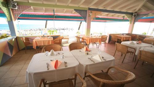 Restorāns, Timothy Beach Resort in Kittian Village