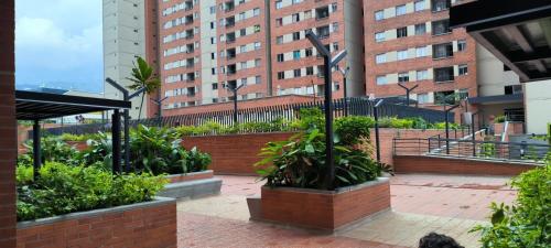 APARTAMENTO AL LADO CENTRO COMERCIAL FABRICATO. MEDELLIN