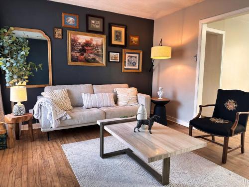Retro Design House Nears The Zoo