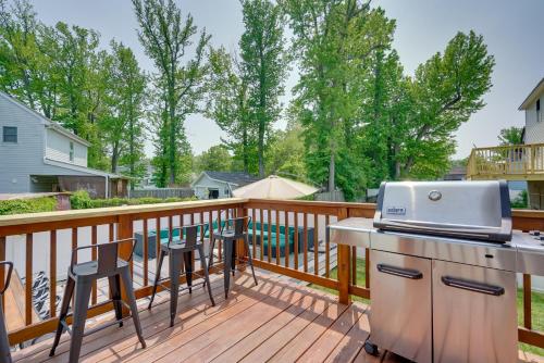 Gorgeous Keansburg Home w/ Pool: Walk to Beach! in Hazlet (NJ)