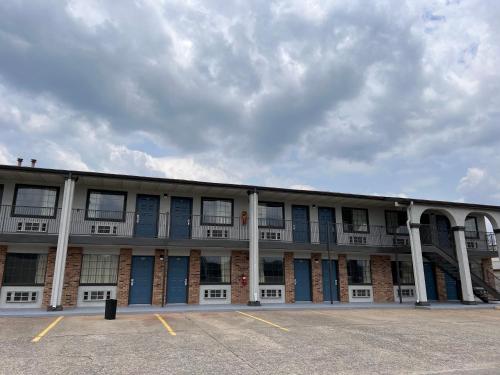 Americas Best Value Inn Blue Ridge - image 2