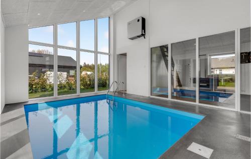 Piscină, Lovely Home In Nexø With Sauna in Snogebaek