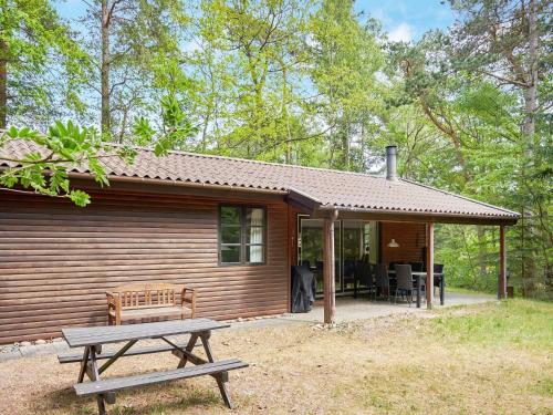 Three-Bedroom Holiday home in Rønne 4