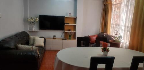 A un minuto del aeropuerto Siéntase como en casa