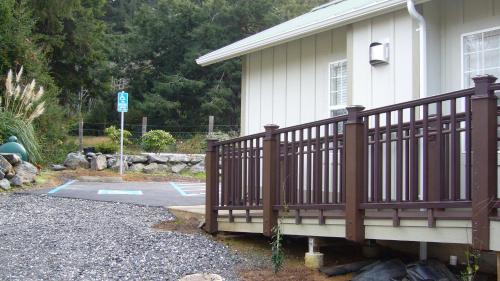 Golden Eagle Vacation Rentals - Orca Suite - Cottage #3 - ADA