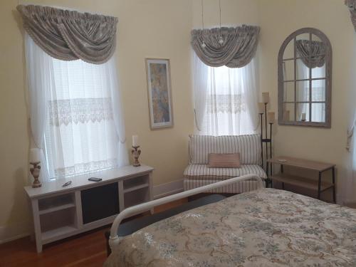 Cozy Turret Room at Nottingham Place in Wise with Plush Queen Bed, Private Detached Full Bath