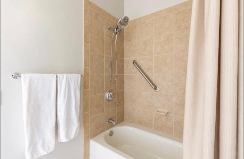 1 BR Condo Pool Hot Tub Sleeps 4 Views in La Quinta, USA