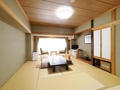Japanese-Style Quadruple Room