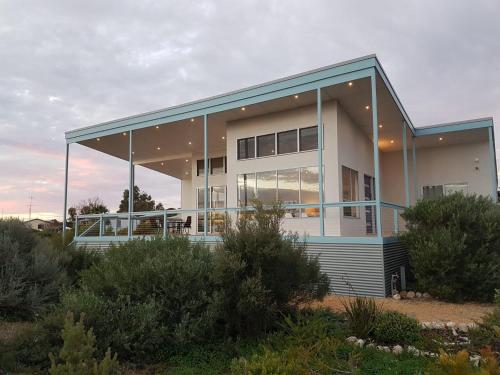 Coastal Retreat - Beachfront, Hardwicke Bay