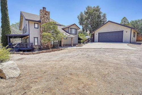 Luxury Lake Home For Larger Private Groups on Acre in Lake Isabella