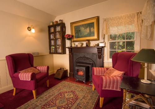 Spetts Cottage - Tap to explore photos