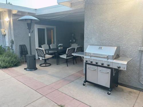 3bed/2.5 bath vacation home in Granada hills