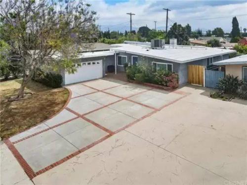 3bed/2.5 bath vacation home in Granada hills