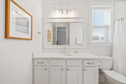 Majestic Brand New 3-Story Home 8-Mn Walk to Beach and Community Pool Access Pets Welcome - image 12