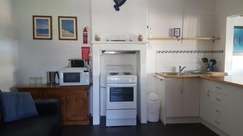 virtuve, Blue Line Retreat - Unit 4 in Port Vincent