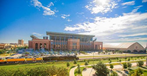 Holiday Inn & Suites College Station-Aggieland, an IHG Hotel